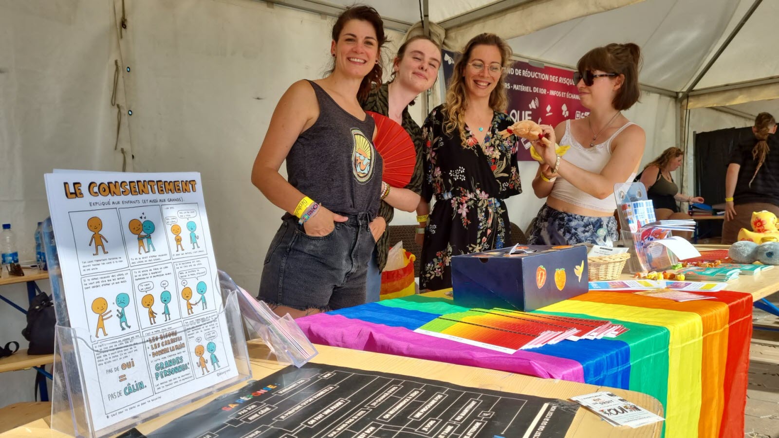 sur-le-stand-du-planning-familial-de-strasbourg-tout-un-volet-sur-la-notion-de-consentement-est-presente-photo-dna-valerie-wackenheim-1688745105